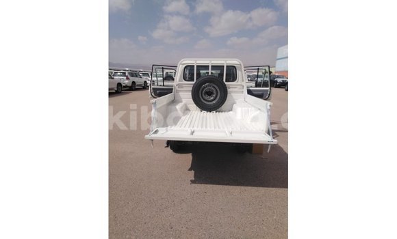 Buy Import Toyota Land Cruiser White Car in Import - Dubai in Uganda Buy Import Toyota Land Cruiser White Car in Import - Dubai in Uganda