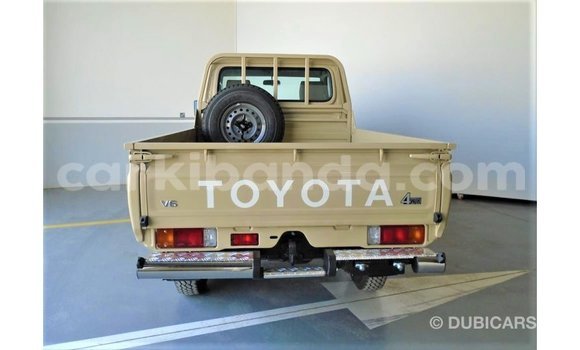 Acheter Import Voiture Toyota Land Cruiser Beige à Import - Dubai, Ouganda Acheter Import Voiture Toyota Land Cruiser Beige à Import - Dubai, Ouganda