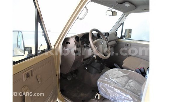 Acheter Import Voiture Toyota Land Cruiser Beige à Import - Dubai, Ouganda Acheter Import Voiture Toyota Land Cruiser Beige à Import - Dubai, Ouganda