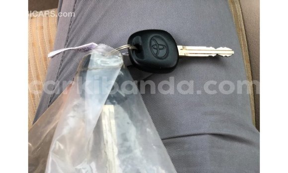 Acheter Import Voiture Toyota Yaris Blanc à Import - Dubai, Ouganda Acheter Import Voiture Toyota Yaris Blanc à Import - Dubai, Ouganda