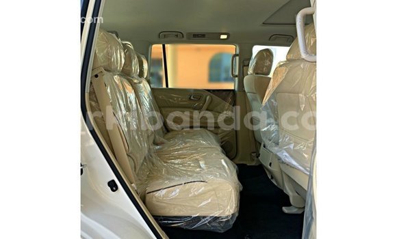 Acheter Import Voiture Nissan Patrol Blanc à Import - Dubai, Ouganda Acheter Import Voiture Nissan Patrol Blanc à Import - Dubai, Ouganda