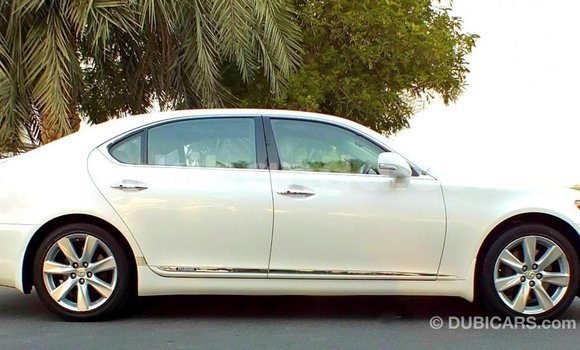 Acheter Import Voiture Lexus LS Blanc à Import - Dubai, Ouganda Acheter Import Voiture Lexus LS Blanc à Import - Dubai, Ouganda
