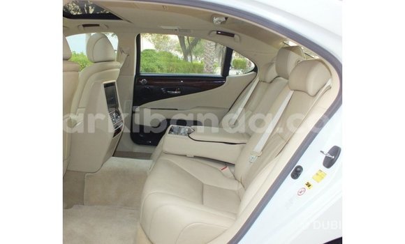 Acheter Import Voiture Lexus LS Blanc à Import - Dubai, Ouganda Acheter Import Voiture Lexus LS Blanc à Import - Dubai, Ouganda