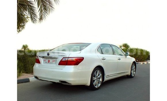Acheter Import Voiture Lexus LS Blanc à Import - Dubai, Ouganda Acheter Import Voiture Lexus LS Blanc à Import - Dubai, Ouganda