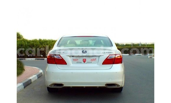 Acheter Import Voiture Lexus LS Blanc à Import - Dubai, Ouganda Acheter Import Voiture Lexus LS Blanc à Import - Dubai, Ouganda