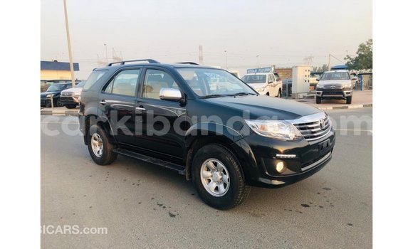 Acheter Import Voiture Toyota Fortuner Noir à Import - Dubai, Ouganda Acheter Import Voiture Toyota Fortuner Noir à Import - Dubai, Ouganda