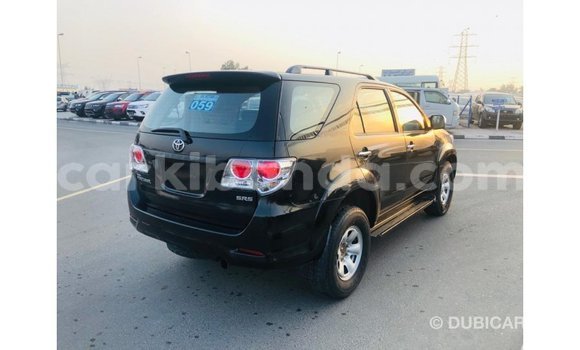 Acheter Import Voiture Toyota Fortuner Noir à Import - Dubai, Ouganda Acheter Import Voiture Toyota Fortuner Noir à Import - Dubai, Ouganda