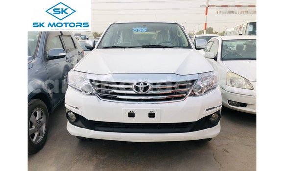 Nunua Imported Toyota Fortuner Nyeupe Gari ndani ya Import - Dubai nchini Uganda Nunua Imported Toyota Fortuner Nyeupe Gari ndani ya Import - Dubai nchini Uganda