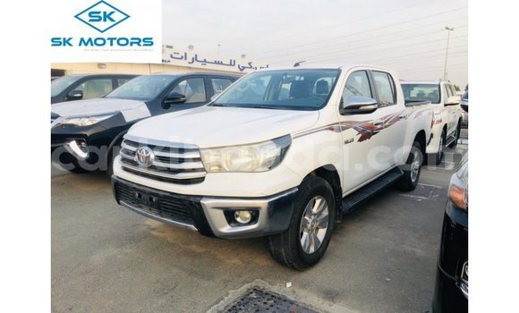 Gura Imported Toyota Hilux White Imodoka i Import - Dubai mu Uganda
