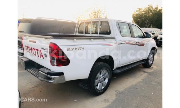 Acheter Import Voiture Toyota Hilux Blanc à Import - Dubai, Ouganda Acheter Import Voiture Toyota Hilux Blanc à Import - Dubai, Ouganda