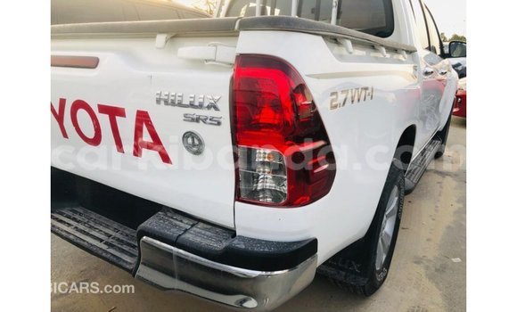 Acheter Import Voiture Toyota Hilux Blanc à Import - Dubai, Ouganda Acheter Import Voiture Toyota Hilux Blanc à Import - Dubai, Ouganda