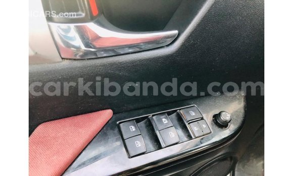 Acheter Import Voiture Toyota Hilux Blanc à Import - Dubai, Ouganda Acheter Import Voiture Toyota Hilux Blanc à Import - Dubai, Ouganda