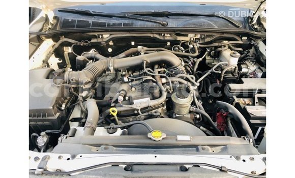 Acheter Import Voiture Toyota Hilux Blanc à Import - Dubai, Ouganda Acheter Import Voiture Toyota Hilux Blanc à Import - Dubai, Ouganda