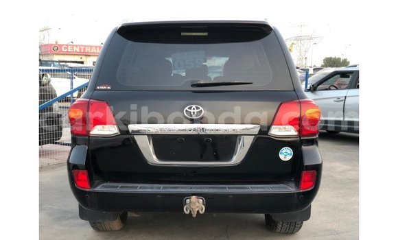 Gura Imported Toyota Land Cruiser Black Imodoka i Import - Dubai mu Uganda Gura Imported Toyota Land Cruiser Black Imodoka i Import - Dubai mu Uganda